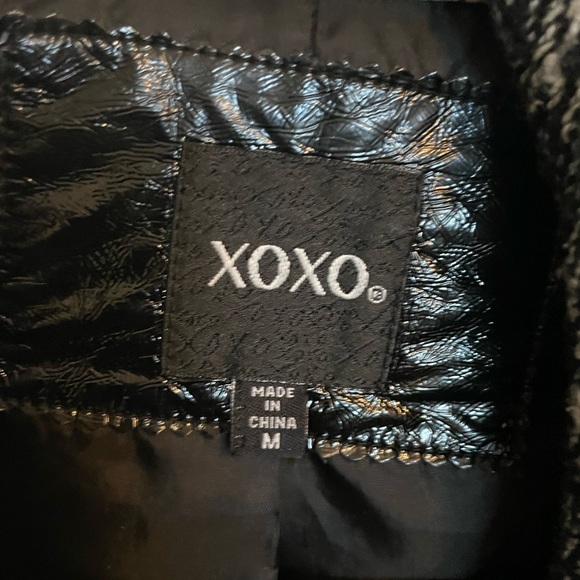 XoXo Women’s Medium Gray & Black Coat Very Warm and Cozy Zip Up - Picture 4 of 6